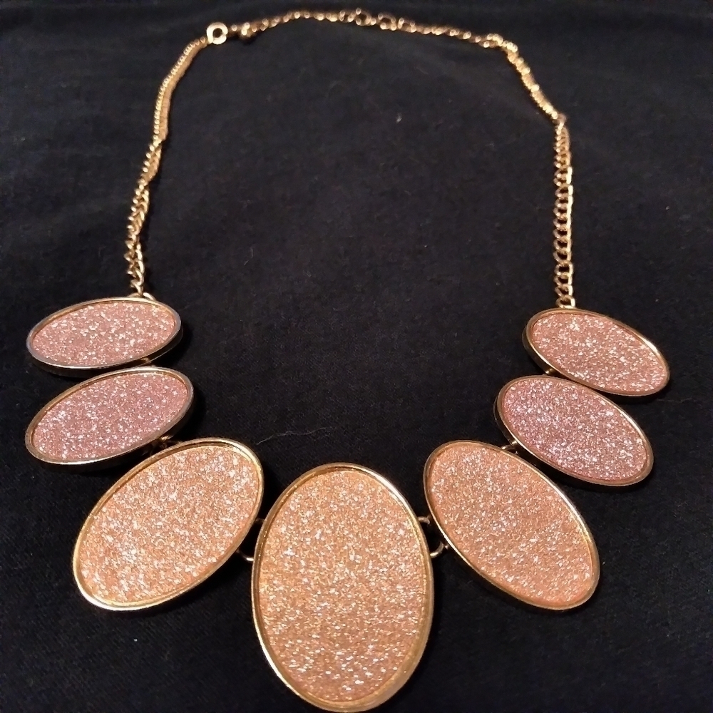 Geometric sandstone/glitter necklaces - Picture 3 of 8